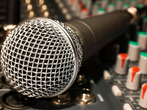 microphone-626618_1920