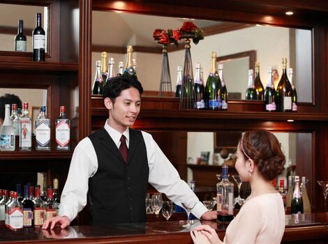 会話するバーテンダー